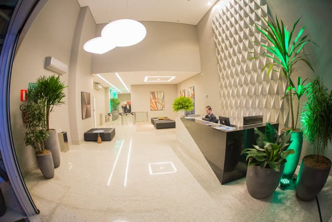 Lobby e recepção do edifício do escritório, em Belo Horizonte